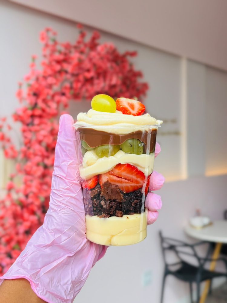 Copo da Felicidade Morango e Brownie